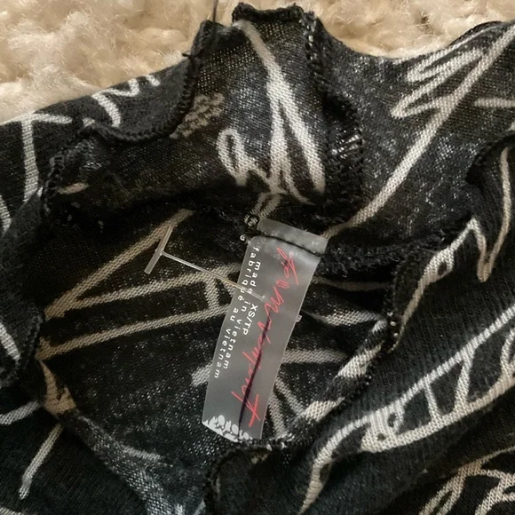 Free People Movement High Jump Printed Logo Long Sleeve NWOT - Picture 2 of 2